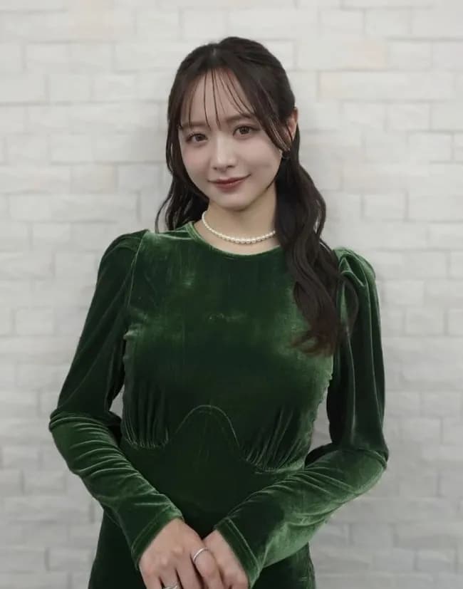 森香澄さん、阪急電車の座席シートみたいなドレスを着てしまうｗｗｗｗｗｗｗｗｗ