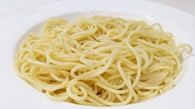 茹でたスパゲッティにレトルトカレーかけるのあり？