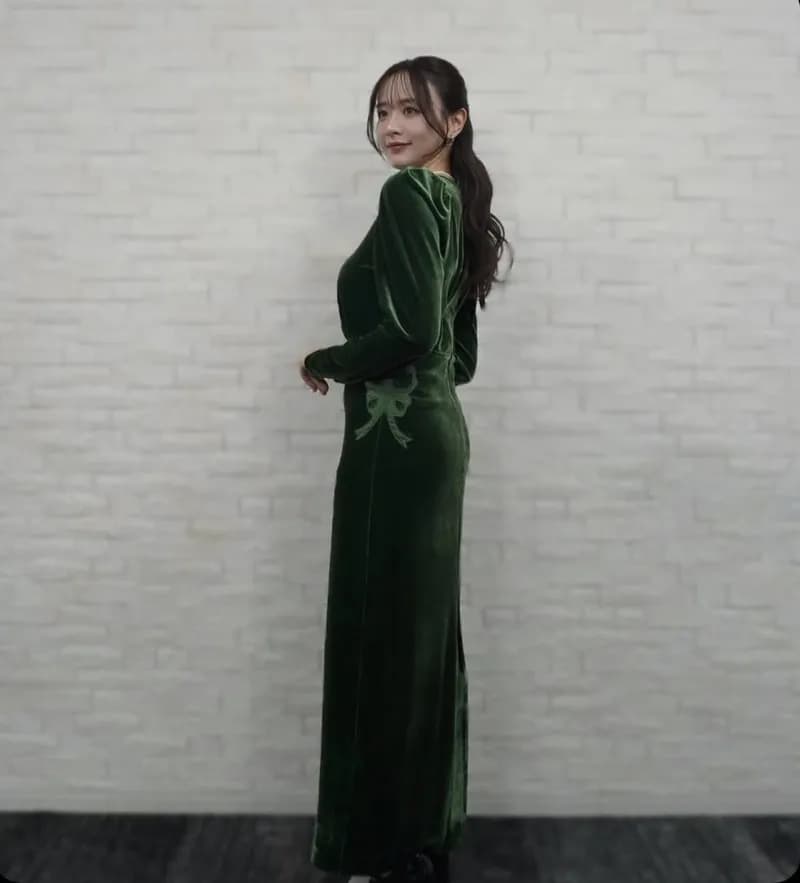 【朗報】森香澄さん、阪急電車の『座席』みたいなドレスを着てしまう