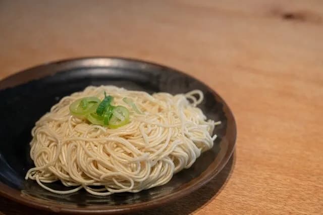 ラーメンの替え玉はあるのにそばやうどんやパスタにはない理由ってなんやろ