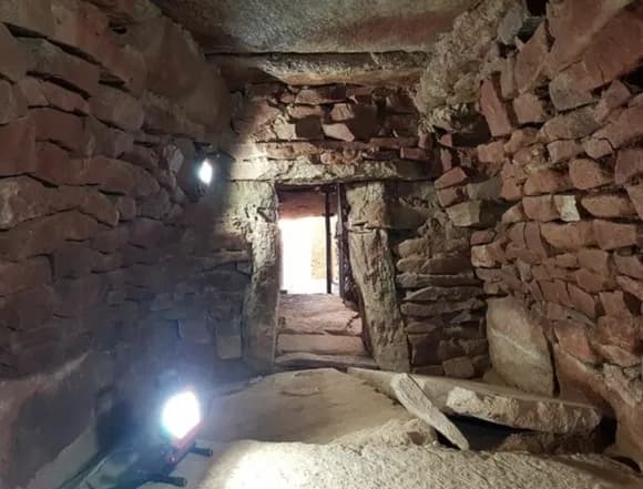 【悲報】韓国「韓国で前方後円墳が見つかった…埋め直そう！」ｗｗｗｗｗｗｗ