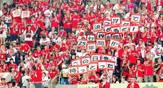 カープ女子よりベテランファンが球場に行かなくなったのがガラガラ問題の本質。年間指定席所有者は高齢化