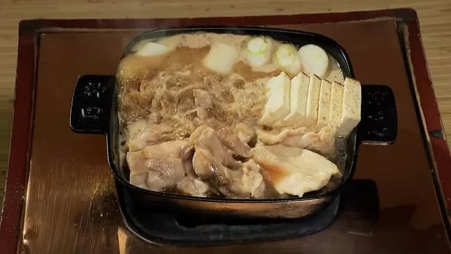 【速報】牛肉の代わりに鶏肉を使う「鶏すき焼き」が大流行