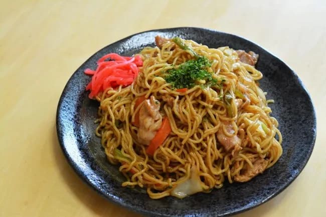 「焼きそば専門店」が存在せず、焼きそばは他の飲食店の片手間でしか提供されない理由