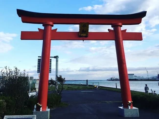 鳥居の上に座って「へぇ、キミにはボクが見えるんだ？」って話しかけるの楽しすぎｗｗｗｗｗｗｗｗｗｗ