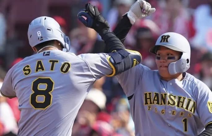 2025のWARランキング、1位佐藤輝明(8.6)2位森下翔太(7.3)