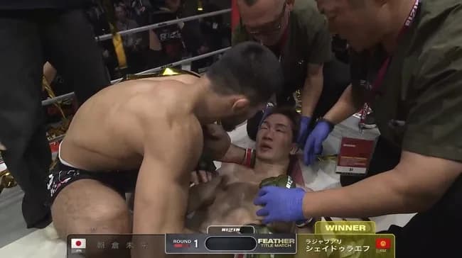 【画像】朝倉未来さん、開始3分でとんでもない姿になってしまう