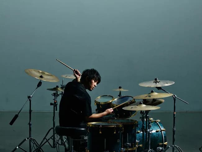 人気ロックバンド「リーダーは脱退しますがバンドの活動は支障なく続けられることとなりました」