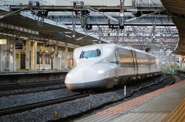 米原市「京都と名古屋の中間で新幹線停まります。」←こいつが栄えない理由