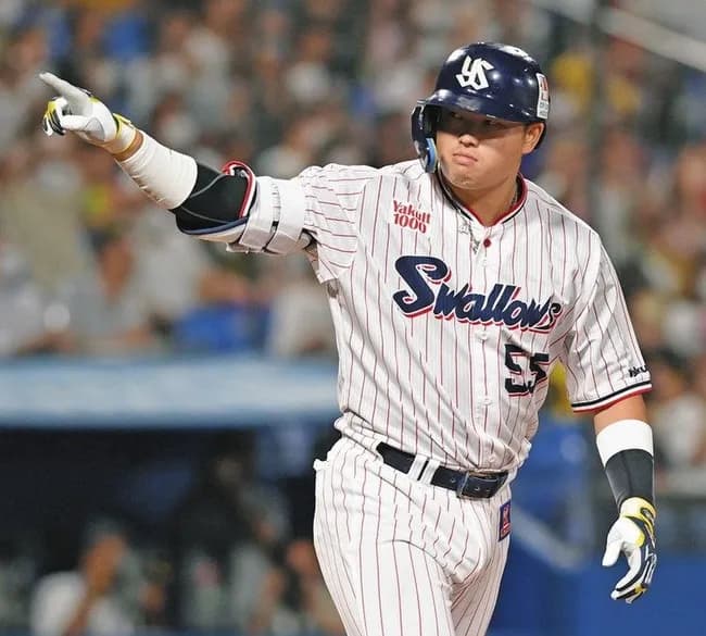 ヤクルト「1番脂の乗った歳の村上売ります！→譲渡金10億」巨人「海外FA前年の岡本で→譲渡金17億」