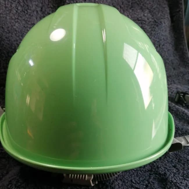 ヤマトでバイト初日ワイ、ヘルメットと安全靴の共用が嫌すぎて逃亡ｗｗｗ