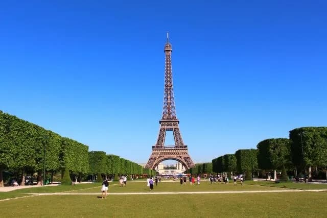 フランス(食べ物S スポーツS ファッションS 街並みS 芸術S 国歌S 人の優しさS)←この国