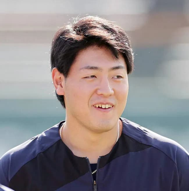 岡本和真、ブルージェイズ背番「７」に反響！「２＋５ですかね？」「一ケタは期待の表れ」…巨人では「２５」