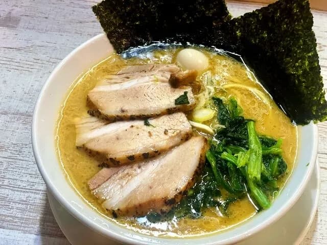 ほうれん草ってサイゼリヤとラーメン屋しか食べる機会ないよな