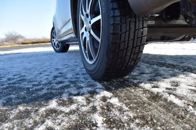 スタッドレスタイヤ買おうと思ってるんやけど外国製でもええの？