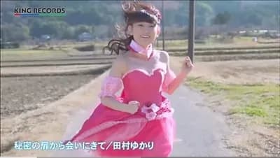 田村ゆかり(37)「えっ！？ドレス着て農村を走る…？いいですけど…」