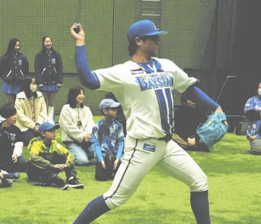 DeNA小園健太、同学年の大卒新人に「負けたくない」　中日・涌井秀章との恒例自主トレで故障しない体づくり学ぶ