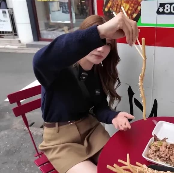 【朗報】後藤真希さん(40)「『うわ、40歳なのにミニスカ履いてるよ痛えな』って思ってるんでしょ？」