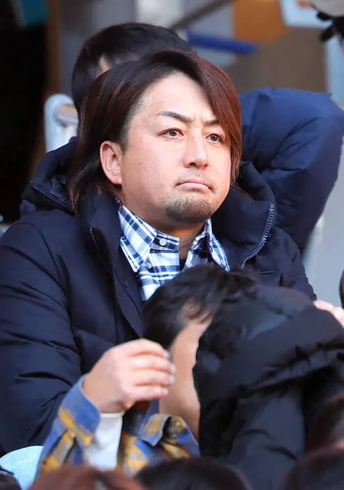 現役引退の沢村拓一氏が高校サッカー決勝観戦「素晴らしい試合を見させてもらいました」観衆６万人超の熱戦、両校に拍手
