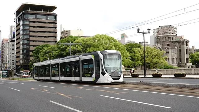 広島電鉄「¥440で市内線＆バス路線乗り放題です(土日祝の任意6時間)」