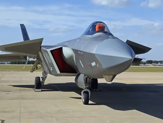 【画像】中国のステルス戦闘機かっけええええｗｗｗｗｗｗｗｗｗ