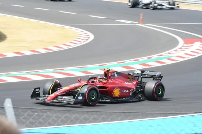 F1チャンピオンって国が戦闘機パイロット養成するぐらいの気持ちで育成したら余裕で作れるやろ？