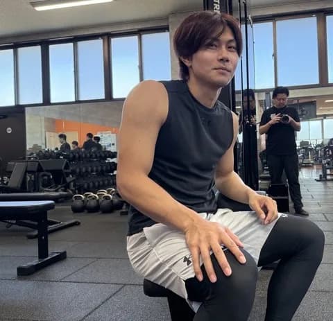 画像　ロッテのドラ1達、筋トレに励む