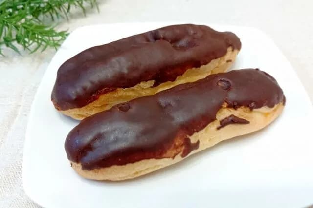 シュークリームにチョコ塗っただけのエクレアがシュークリームの人気を超えられない理由はなに？