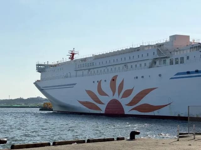 フェリー「安いです。車乗せれます。寝てるあいだに着きます。」👈こいつ強すぎるだろ…