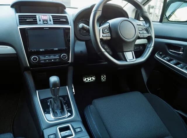 車で要らない装備3選、「電動パーキング」「サンルーフ」あと一つは？