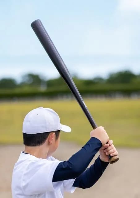 金属バットと木のバット