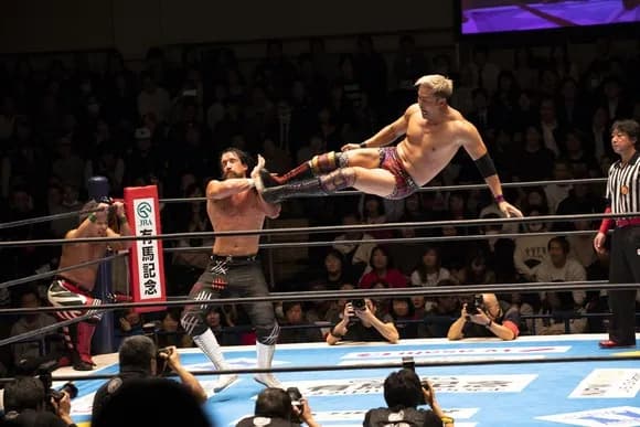 【疑問】今更だけど、プロレスラーって何でロープに振られると戻ってくるの？ｗｗｗｗｗｗｗｗｗｗｗｗｗｗｗｗ