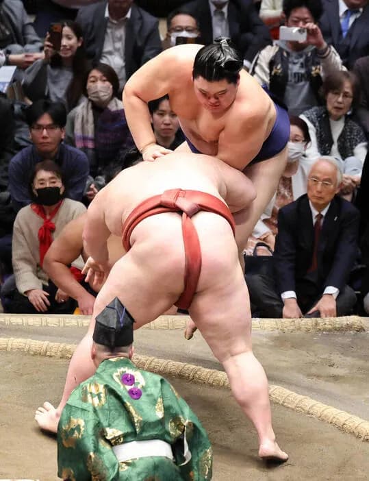 横綱大の里、3連敗…