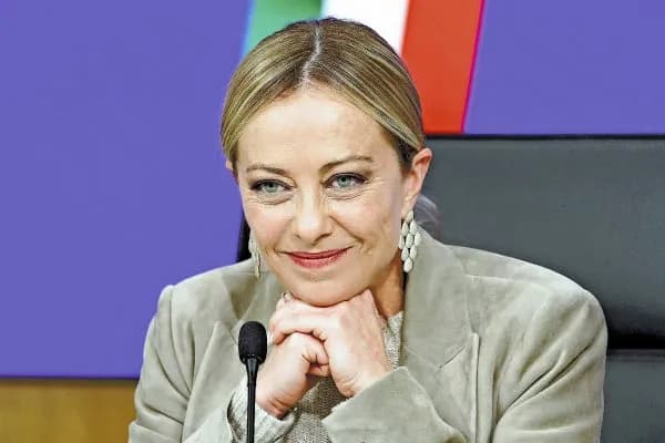 イタリアのメローニ首相「娘がK-POPファンだ。韓国の技術最高！」