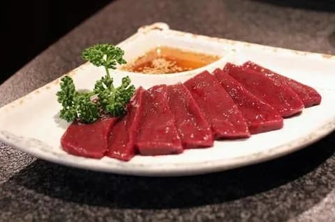 【悲報】客「生レバー1つ」店主「あいよ！」→客が持ち帰って警察に提出、店主逮捕へ