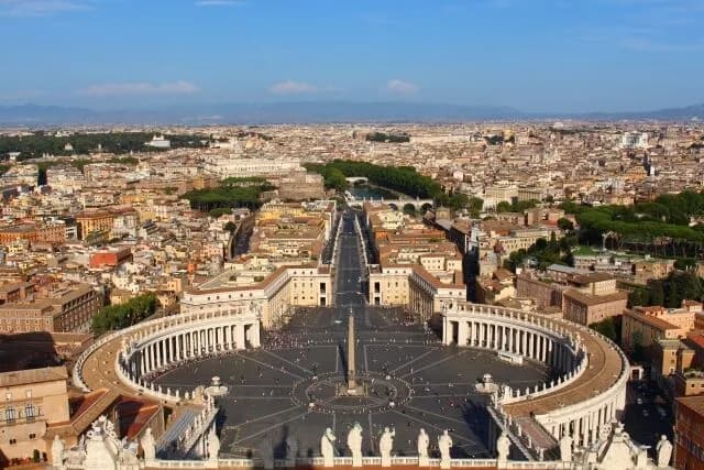 イタリア(食べ物おいしいです、観光名所多いです、オシャレな街並みです、親切な人多いです)←この国