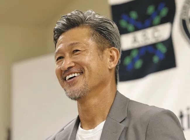 【悲報】三浦カズさんもうすぐ59歳、さすがにダッシュが厳しい