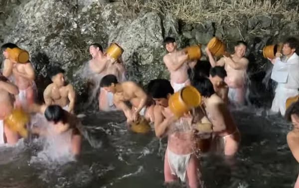 ホークス選手達今年も寒行に　風呂が故障するも続行するｗｗｗ