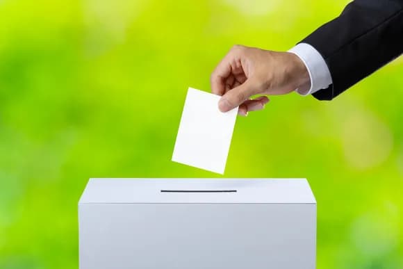 【謎】小選挙区で、自民党以外に入れる奴ｗｗｗｗｗｗ