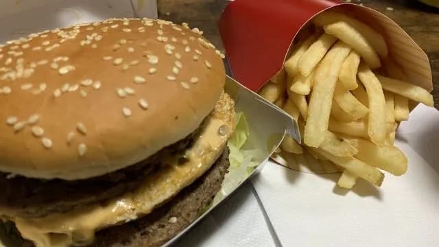 マック値上げしすぎで寿司食うのと価格差無くなってきてる