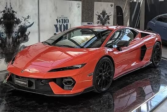 【画像】5000万円の新型ランボルギーニがコレ