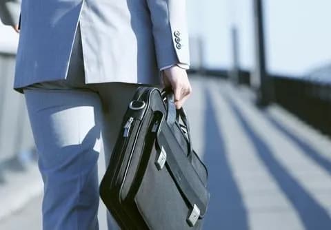 日本企業「不況や！人件費切り詰めろ！代わりはいくらでもいる！！」