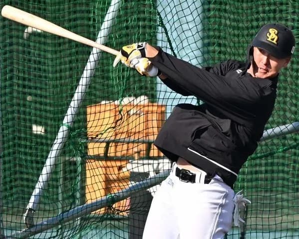 ソフトバンク・秋広、柵越え連発！ 山川の指導でアーチストへ大転身