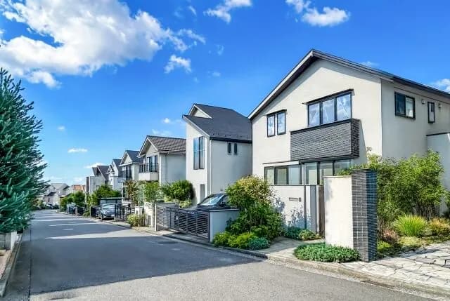 家「生涯年収の半分で買います。どんどん価値が落ち最悪負債になります」←これwwww