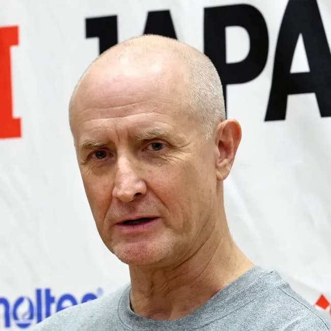 【悲報】日本をメダルに導いたトム・ホーバス監督、結果を残してるのに何故か解任されてしまう…