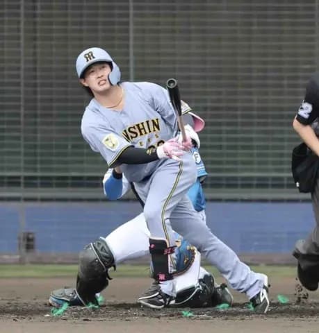 阪神　現役ドラフト移籍の浜田太貴が左翼へ豪快弾！左翼へ今季対外試合チーム１号　シート打撃に続く猛アピール