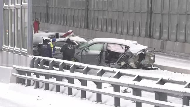 【悲報】東京でランボルギーニが警察官2人を轢き、車を置いて逃走中ｗｗｗ