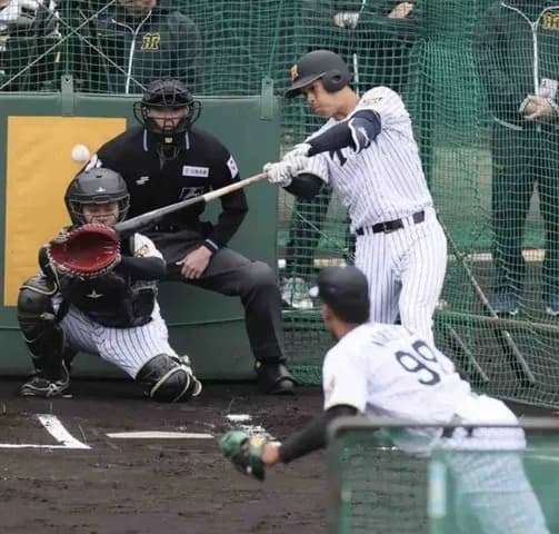 【阪神】ドラ３岡城快生が小・中の後輩スノボ木村葵来の金メダルに刺激　ライブBPで長打力披露