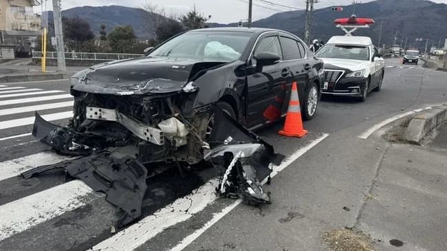 議員の息子、盗まれた自分のレクサスで追突される