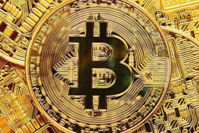 一発逆転を夢見た企業達「弊社はこれからビットコインを買います」←コイツラの末路